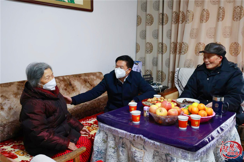 袁胜良在塘渡口镇走访慰问困难党员、困难群众和离休干部_邵阳头条网
