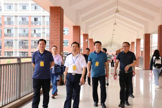 县委副书记夏贤钦带队检查一中考点考前准备工作
