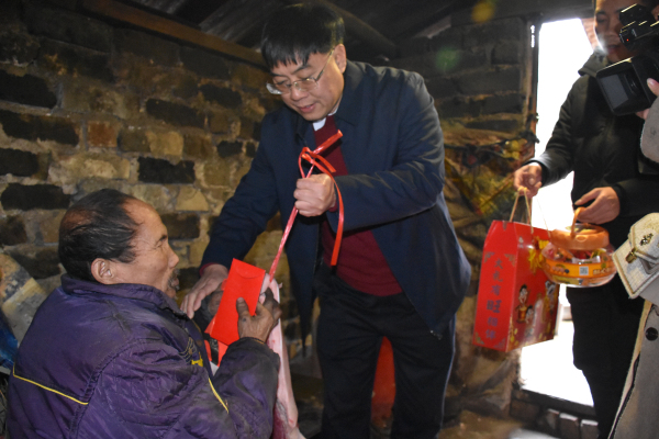 邵阳县民政局开展“金鼠迎春 福泽白江”活动(图1)