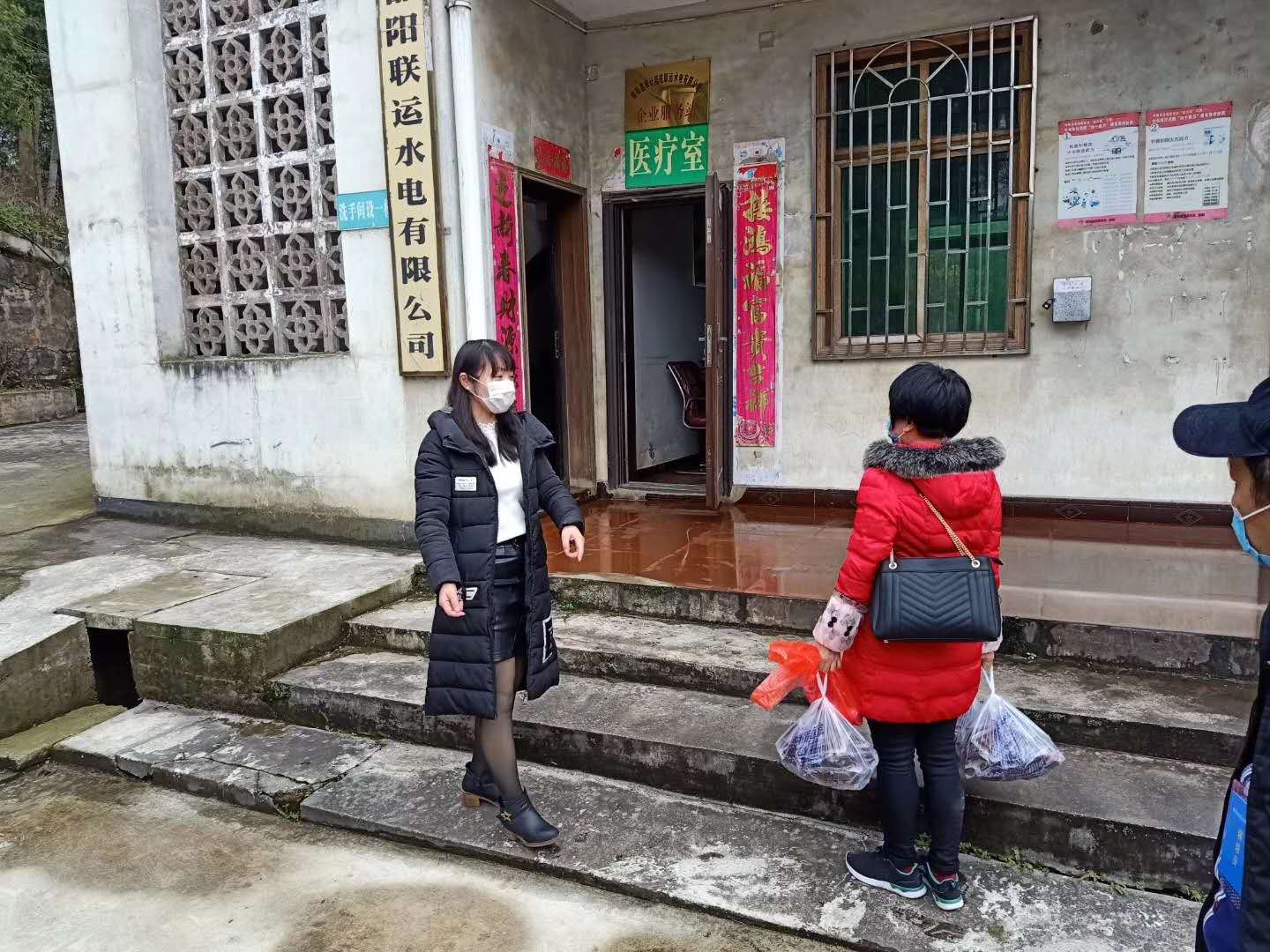 邵阳县科工信局中药汤暖员工心(图1)