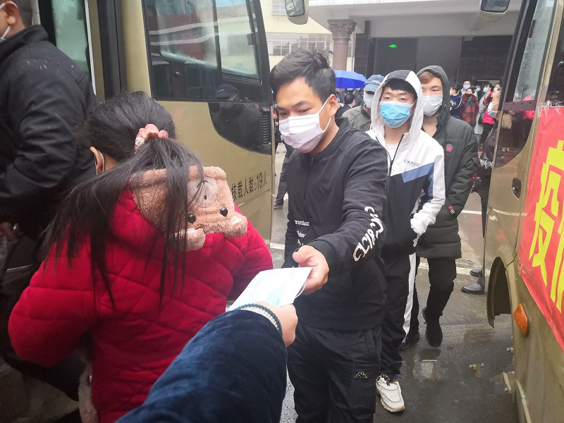 “从家门到厂门”，邵阳县塘田市镇返岗直通车助力复工(图2)