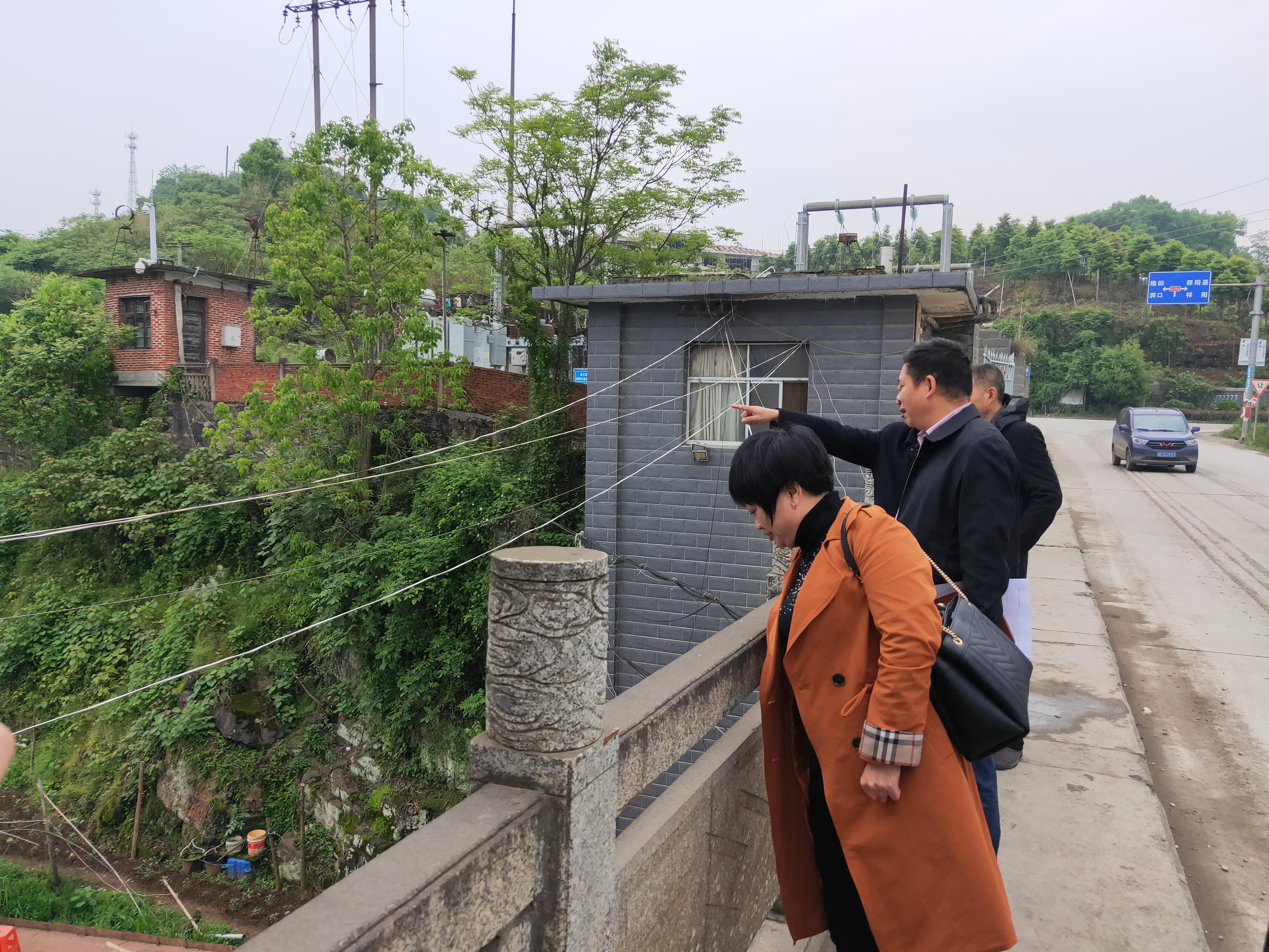 邵阳县科工信局联合县水利局到“联运水电”公司开展安全生产检查(图1)