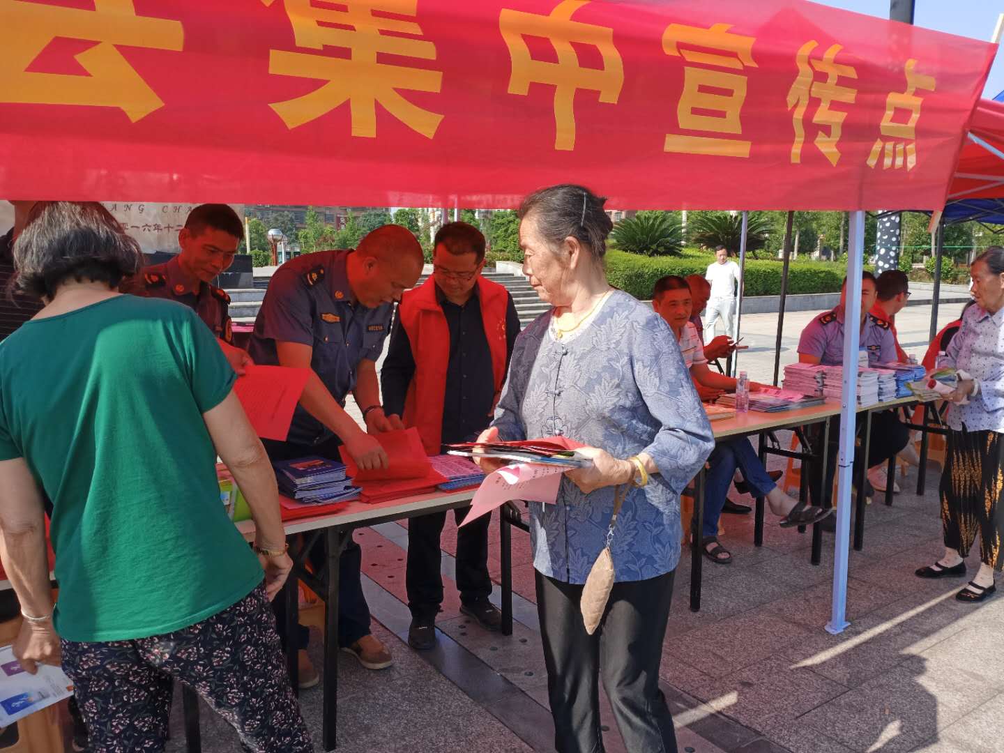 邵阳县交通运输局积极参与县委组织的“5.12防灾减灾日”宣传活动(图2)