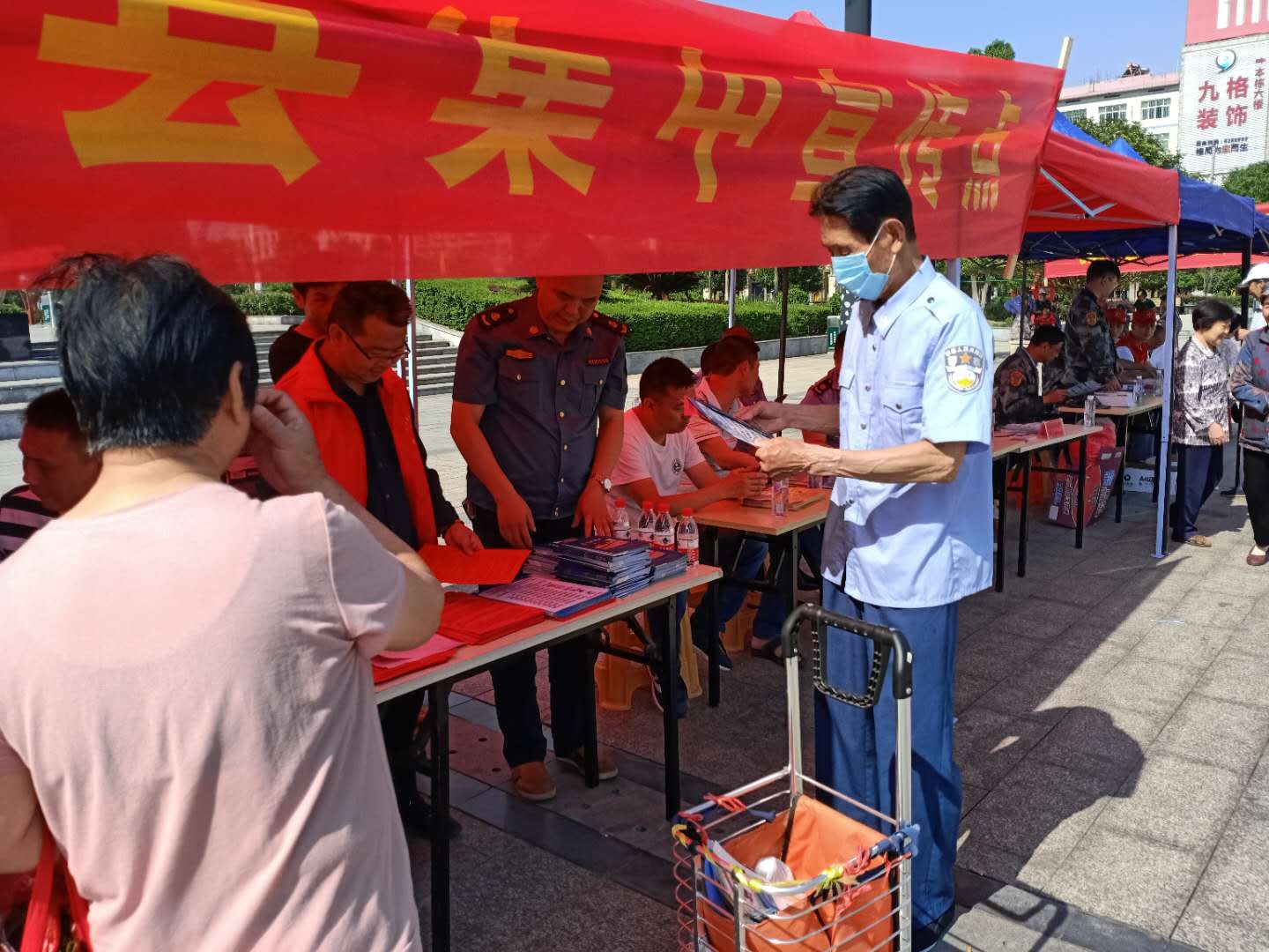 邵阳县交通运输局积极参与县委组织的“5.12防灾减灾日”宣传活动(图4)
