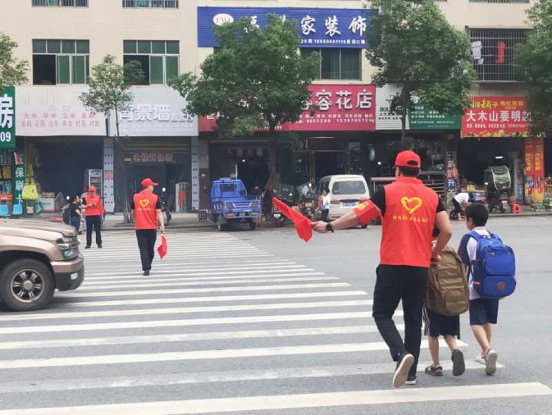 县公安局扎实开展文明交通劝导活动(图1)