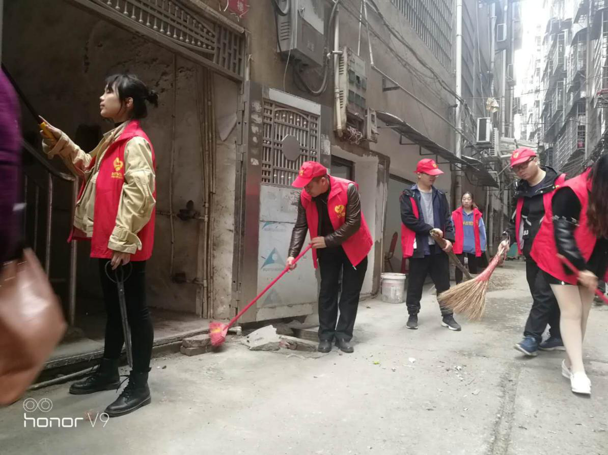 县行政审批服务局第十三个“文明创建日”活动助力文明县城创建(图1)