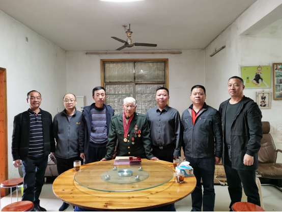 “沉甸甸的纪念章，不灭的老兵精神”——邵阳县长阳铺镇一名抗美援朝老兵获纪念章(图1)