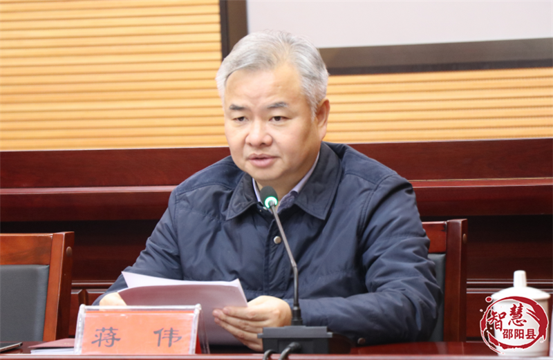 蒋伟主持召开县委经济工作务虚会