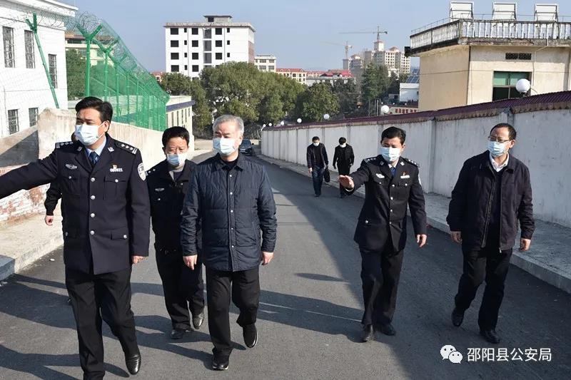 蒋伟同志到两所一中心、看守所督导防疫工作(图1)