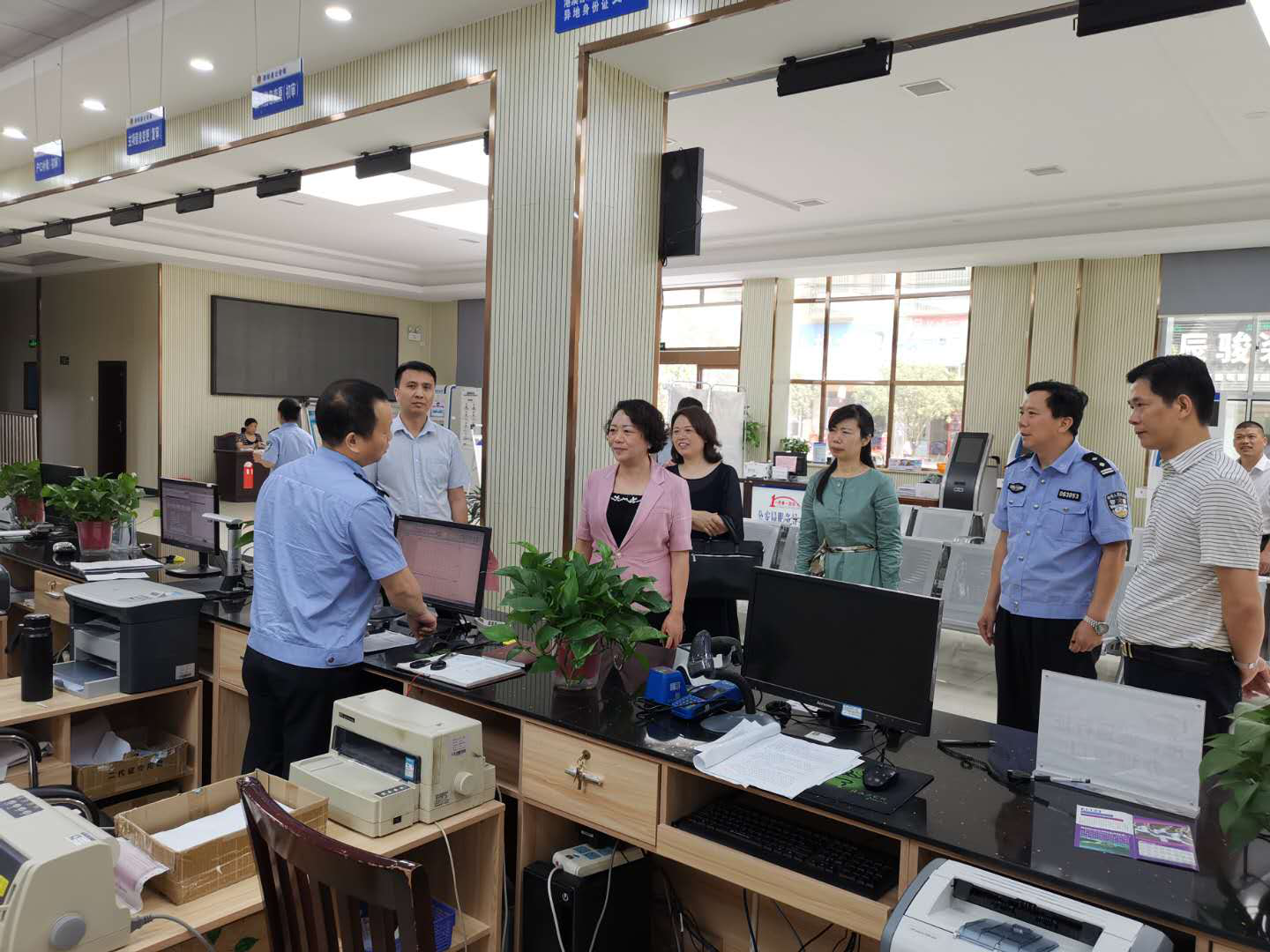 贺利平到邵阳县调研基层公共服务（一门式）全覆盖工作(图3)