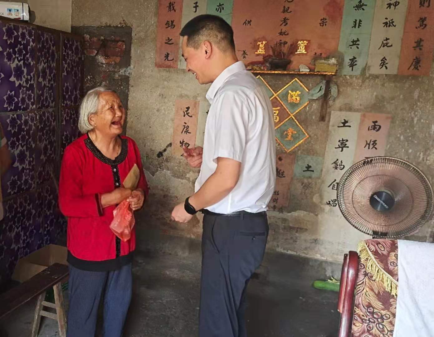 开展走访慰问 情暖烈士遗属(图1)