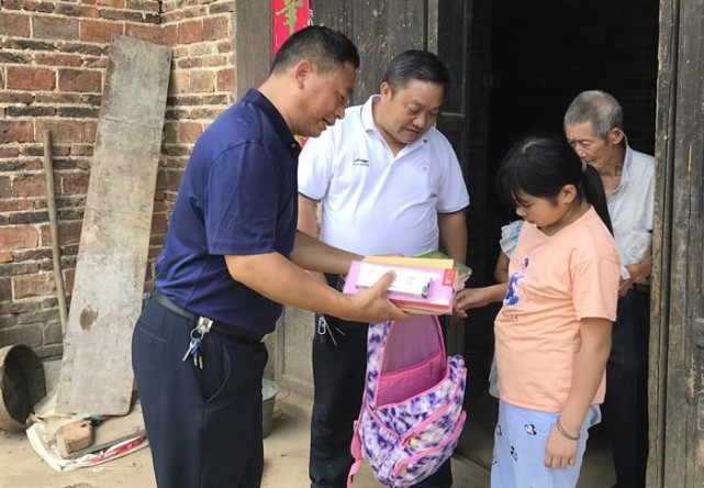 我为群众办实事:邵阳县行政审批局圆梦群众微心愿(图1)