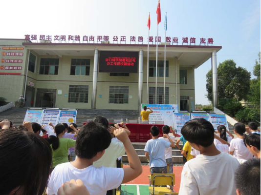 邵阳县岩口铺镇中学举行开学典礼暨法制教育活动（张勇跃）(图2)