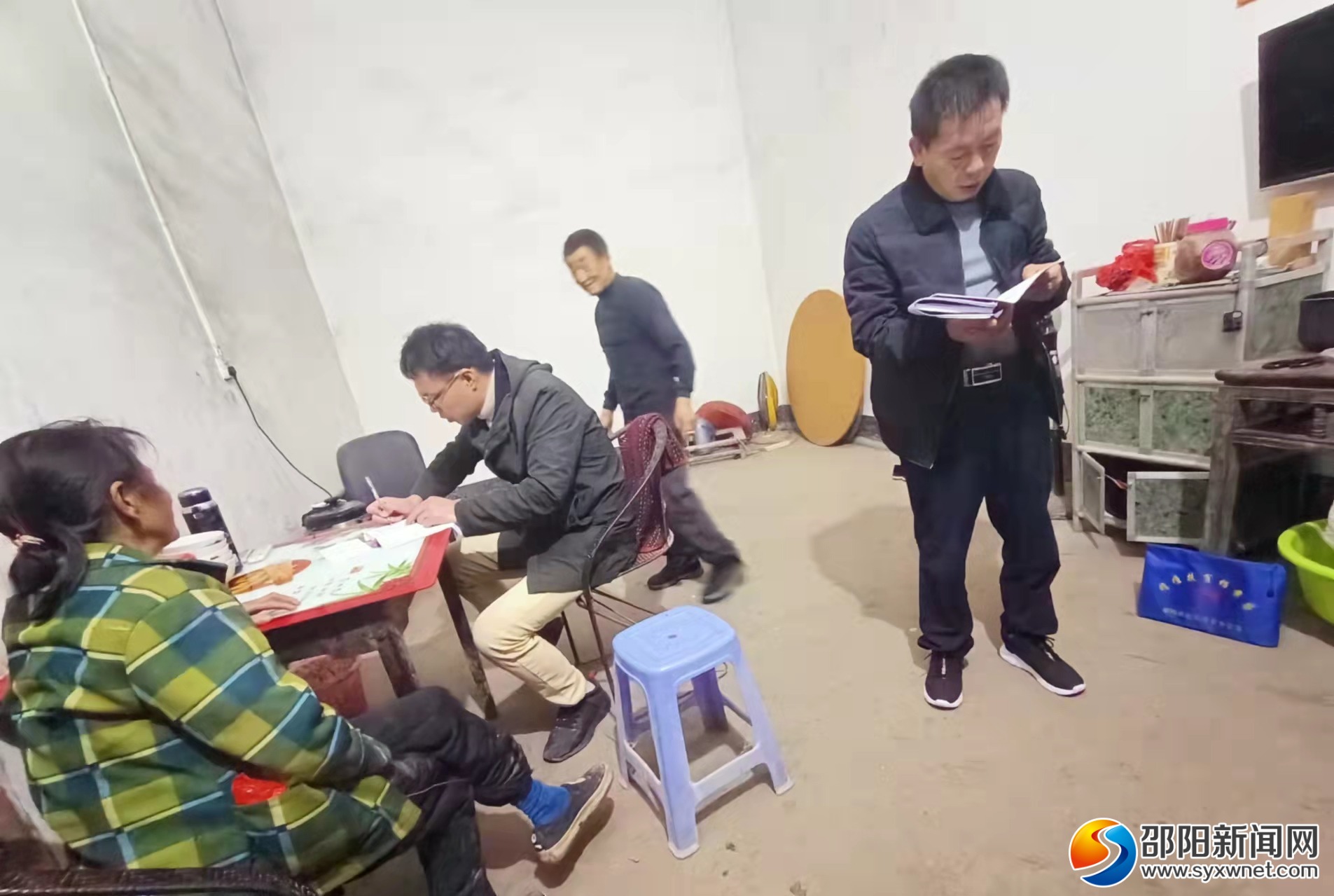 邵阳县住建局驻村工作队扎实开展入户走访活动(图1)