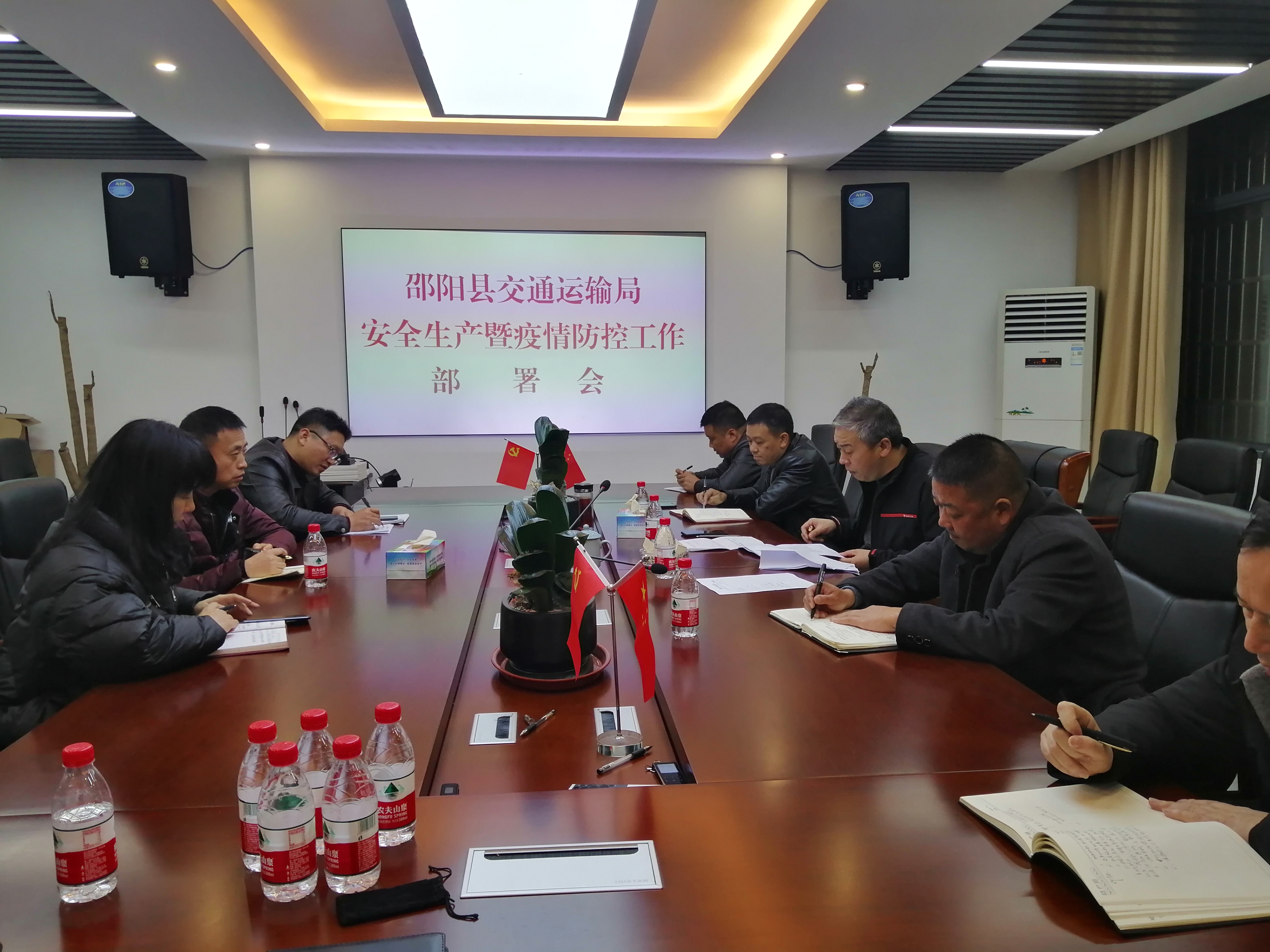 邵阳县交通运输局全力应对雨雪冰冻天气保安全(图1)
