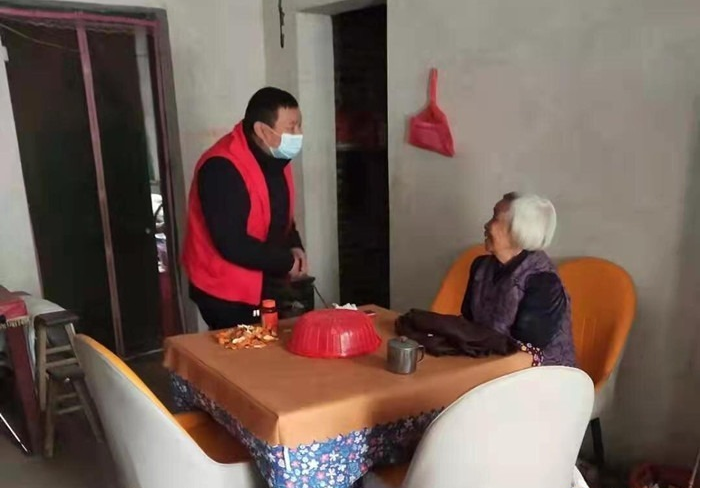 邵阳县塘渡口镇：志愿“红”力战冰雪“白”(图2)