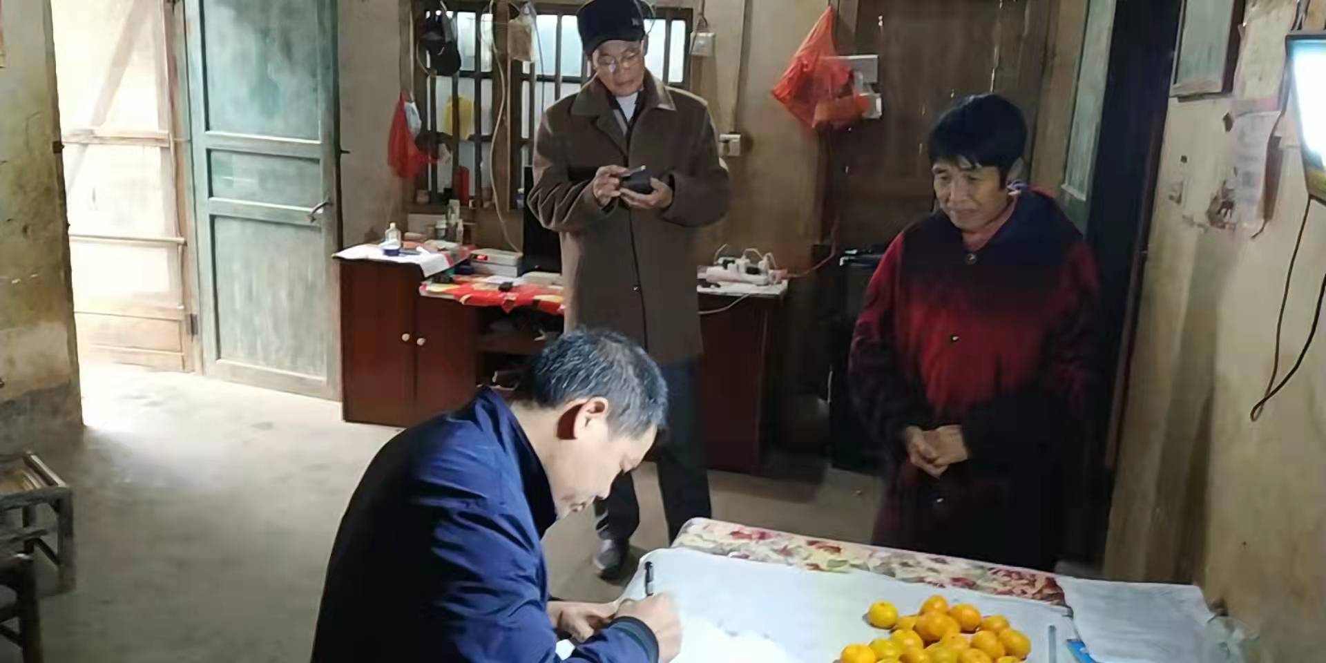 邵阳县乡村振兴局在五峰铺镇众合村开展结对帮扶走访(图1)