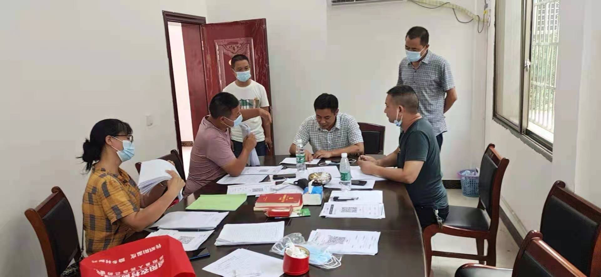 邵阳县谷洲镇疫情防控举措多多，学生和家长积极接种新冠疫苗(图1)