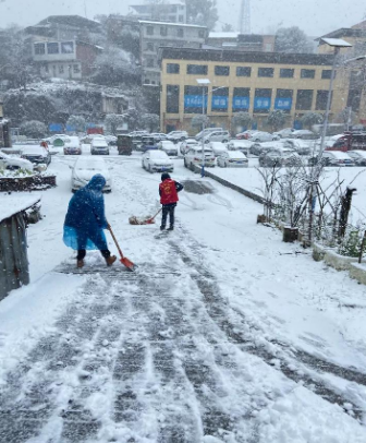 邵阳县塘渡口镇：党员干部齐上阵 破冰除雪保平安(图6)