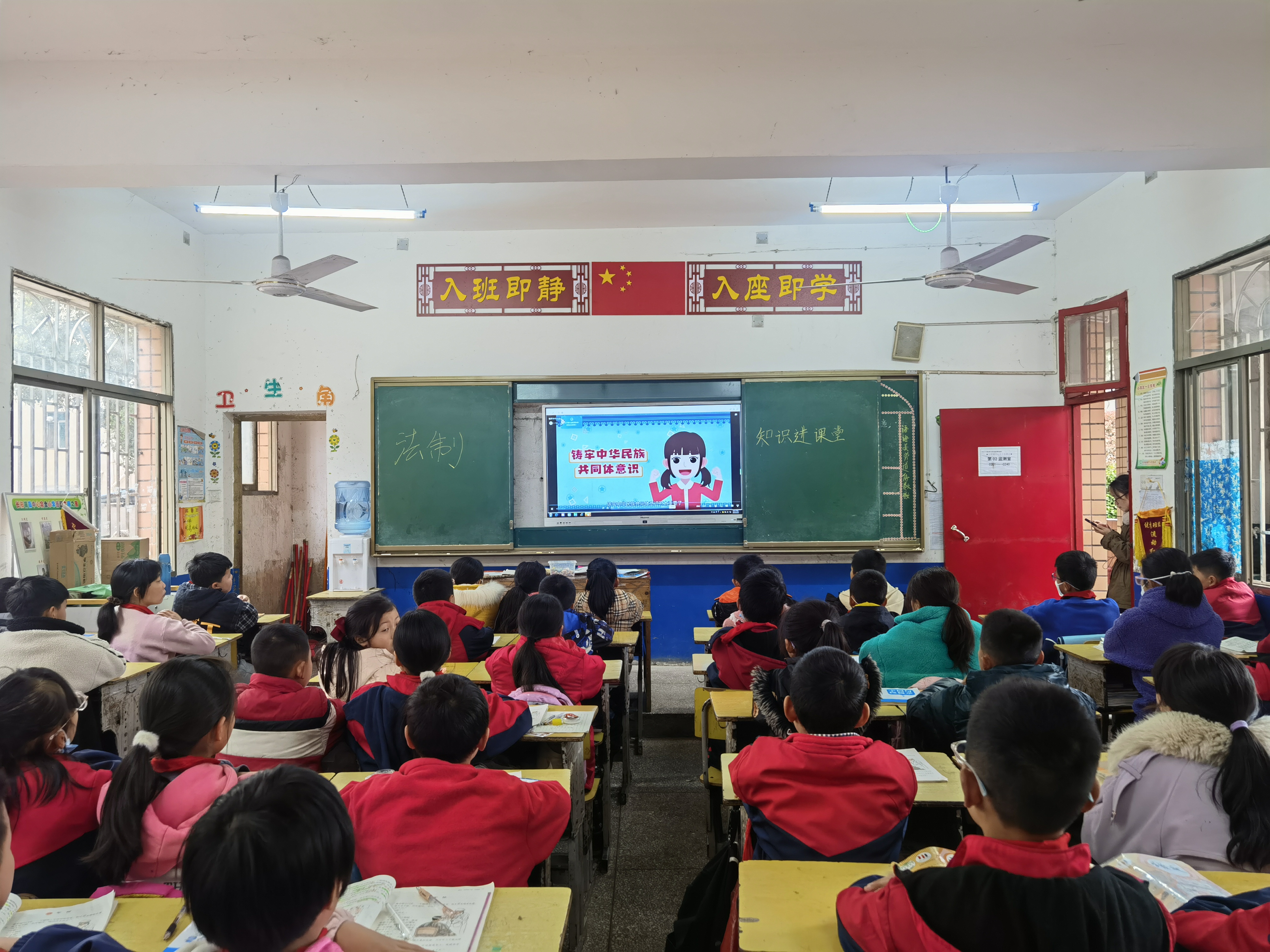 长阳铺镇:民族团结进校园 宣传教育促文明(图1)