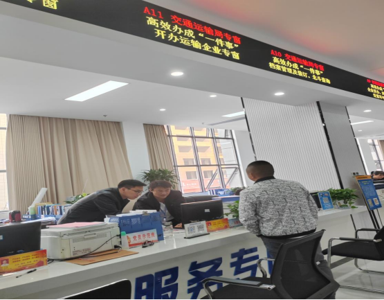 邵阳县交通运输局副局长体验走流程 推动交通行政审批服务提质增效(图1)