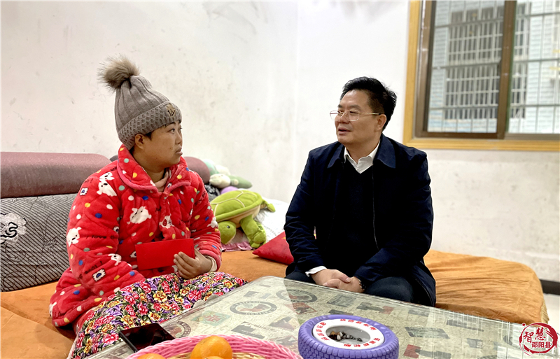 袁胜良走访慰问离退休老干部及部分困难群众(图2)
