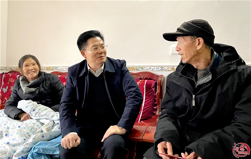 袁胜良走访慰问离退休老干部及部分困难群众(图1)