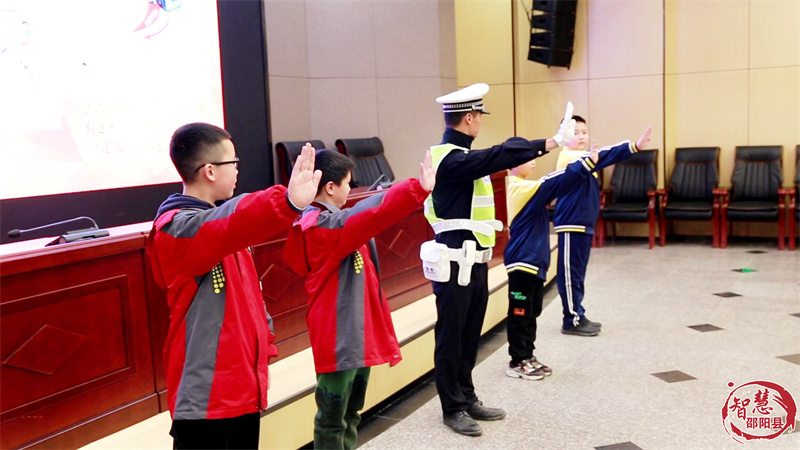 邵阳县：交通安全常识进学校(图2)