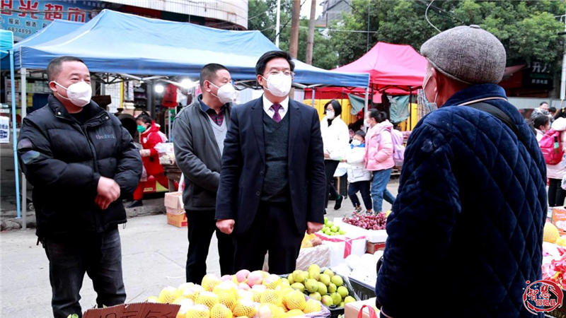 袁胜良督导爱国卫生运动工作(图2)