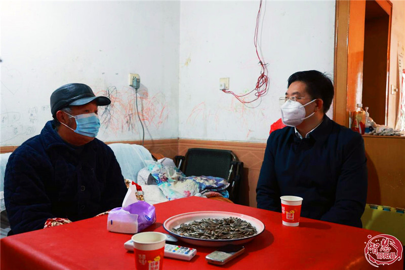 袁胜良在塘渡口镇走访慰问困难党员、困难群众和离休干部(图3)