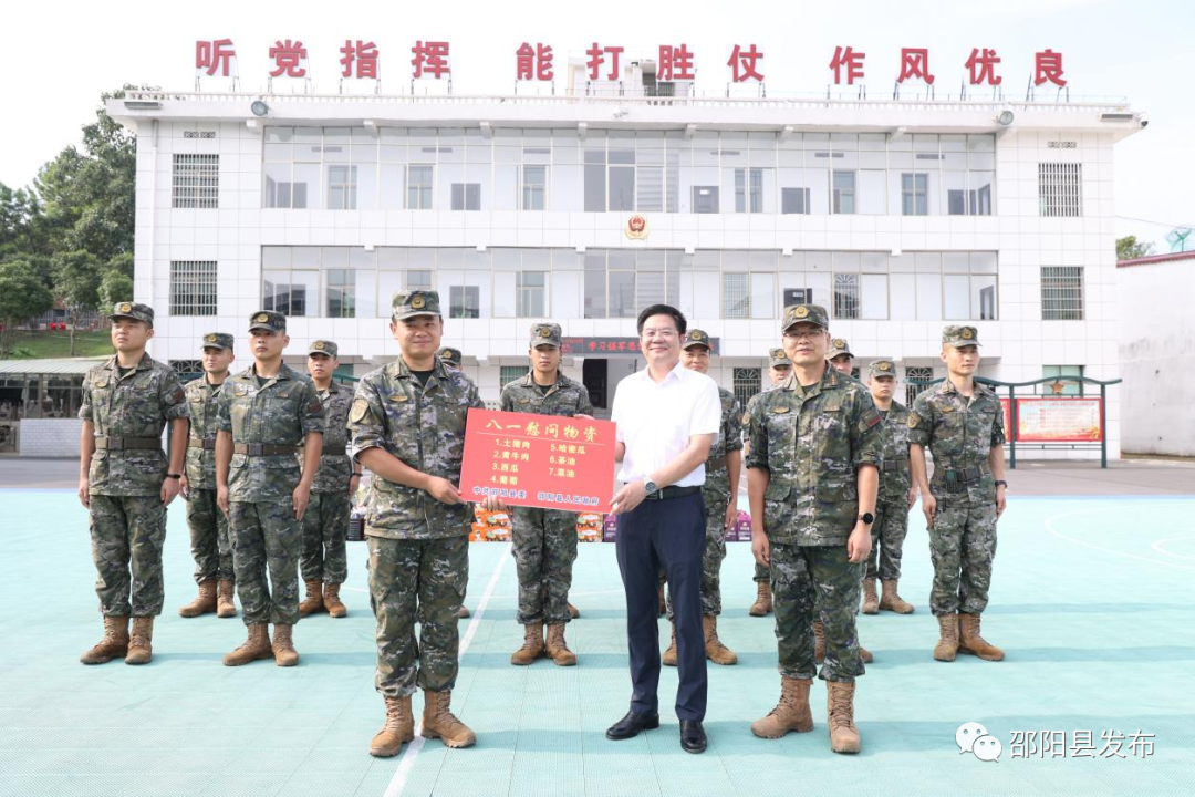 袁胜良率队走访慰问驻县部队官兵和消防救援队伍(图2)