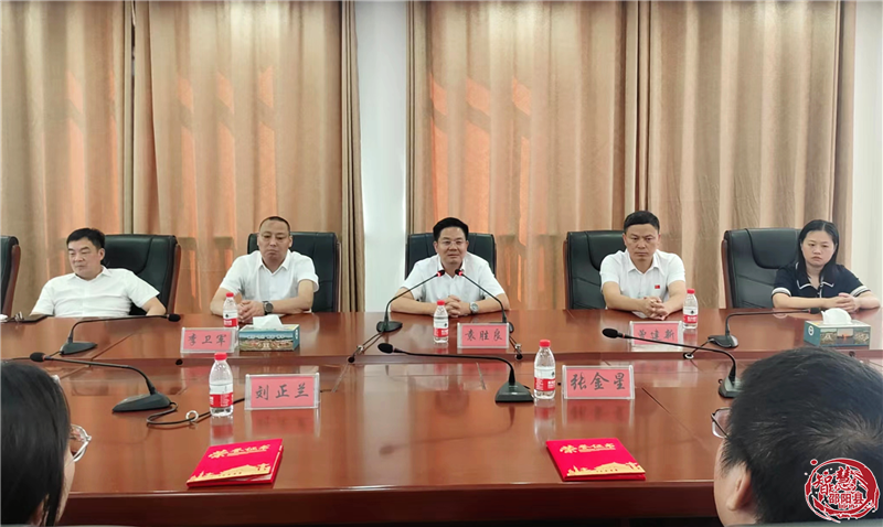 礼赞教师节浓浓尊师意袁胜良走访慰问一线教师(图2)