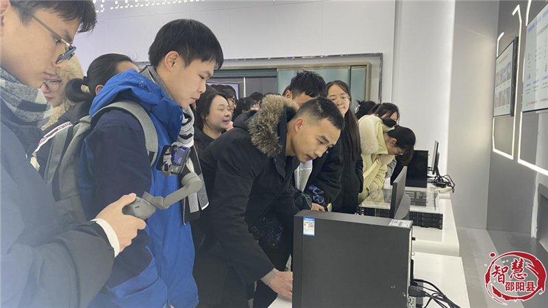 邵阳县开展返乡大学生“亲眼看家乡·青春报家乡”活动(图1)