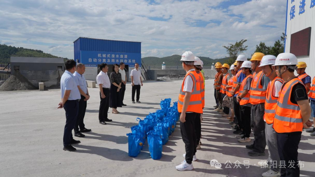袁胜良 周玉祥看望慰问高温一线劳动者(图2)