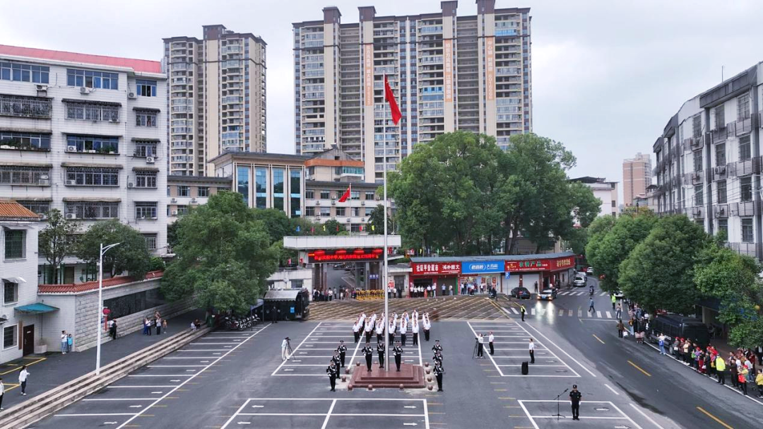 祝福祖国邵阳县举行升国旗仪式(图1)